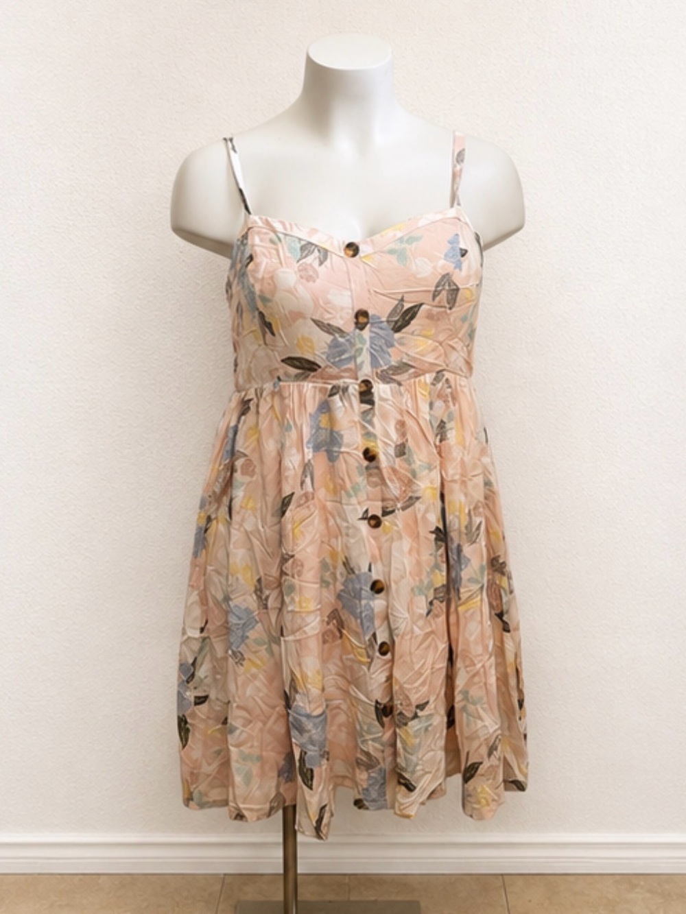 Torrid Floral Button-Front Sundress – Size 2
Title: NWT